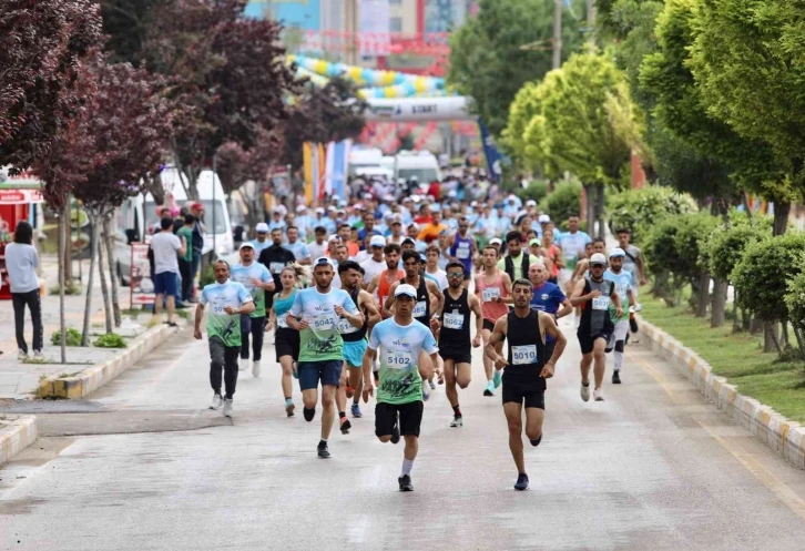 1. Van Denizi Yarı Maratonu başladı
