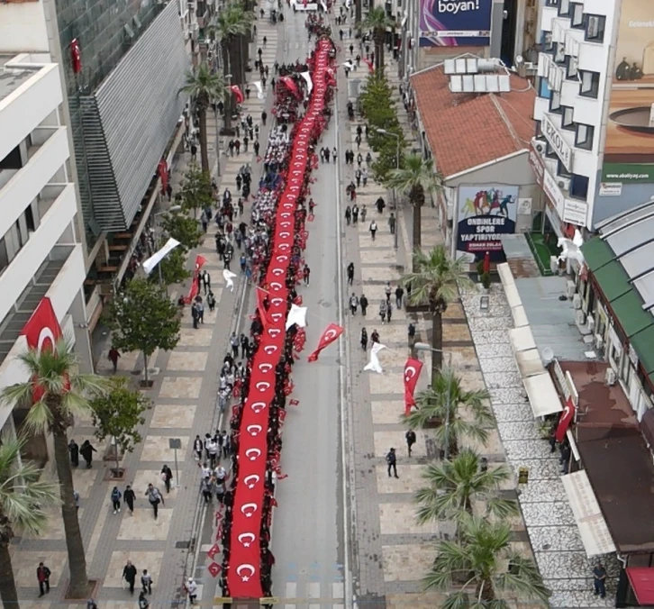 19 Mayıs’ın 103. yılında 103 metrelik dev bayrak açıldı
