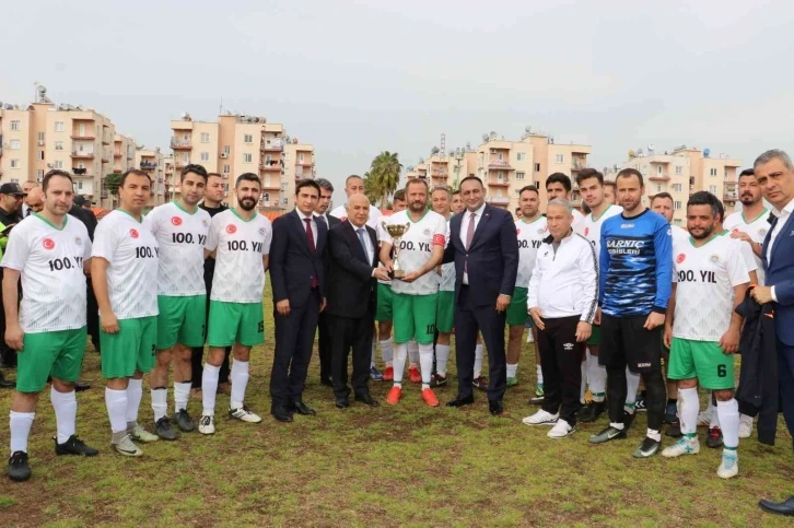 3 Ocak Kurumlar Arası Futbol Turnuvasının şampiyonu Toroslar Belediyesi
