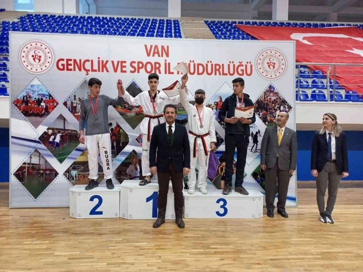 350 taekwandocunun katıldığı müsabaka sona erdi
