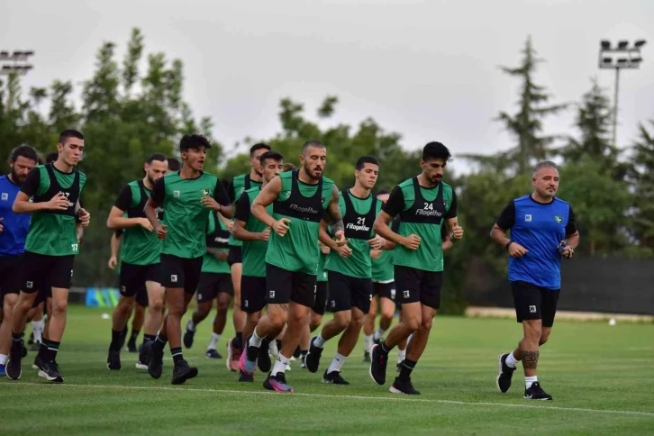 4 oyuncusundan yoksun olan Denizlispor, hazırlıklarını sürdürüyor
