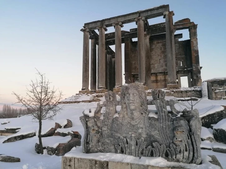 Aizanoi Antik Kenti beyaza büründü
