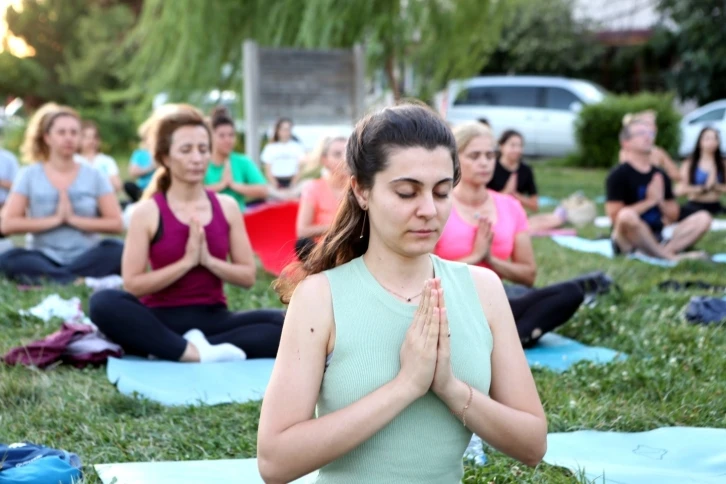 Altınşehir sakinleri yogada buluştu
