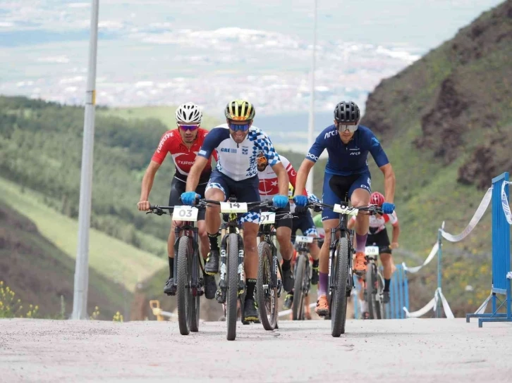 Anadolu’nun zirvesinde pedalladılar
