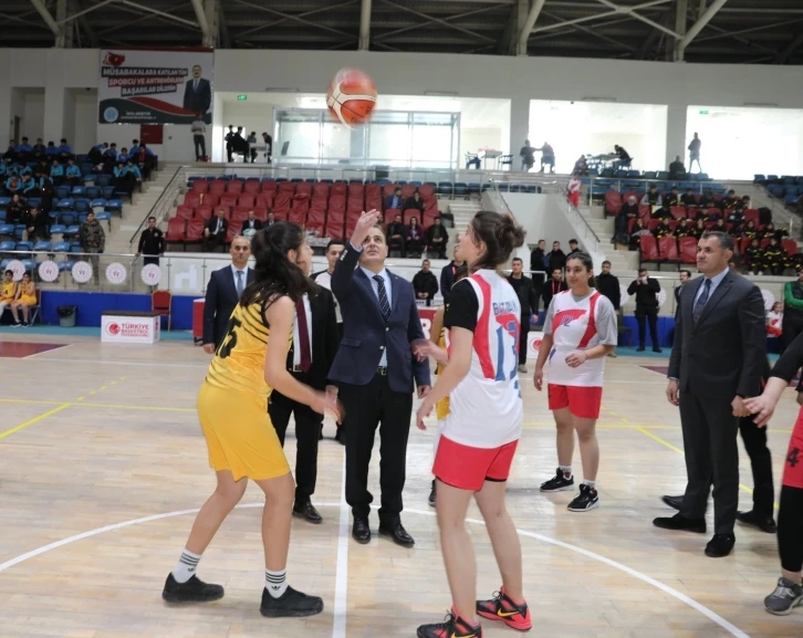 Anadolu Yıldızlar Ligi Erkek ve Kız Basketbol Grup Müsabakaları Hakkari’de başladı
