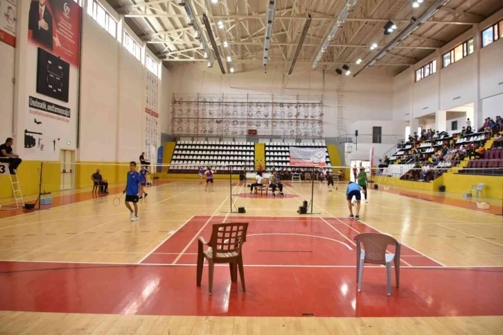 Analig badminton çeyrek finalleri Elazığ’da başladı
