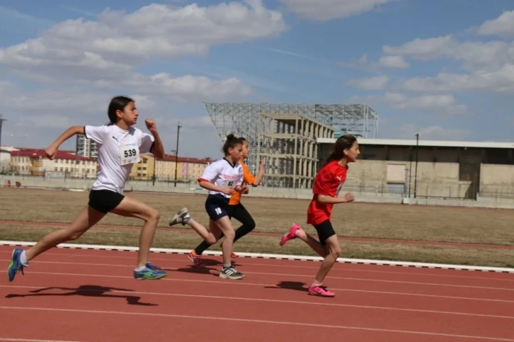 Atletizm seçmelerinde ter döktüler
