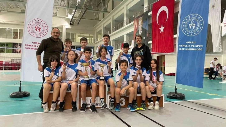 Badminton Akademi meyvelerini veriyor
