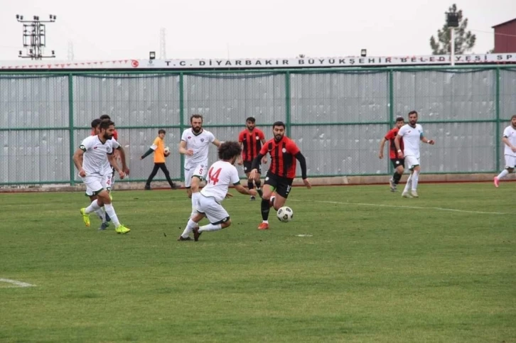 Bağlar Belediyespor futbolda geleceğin yıldızlarını arıyor
