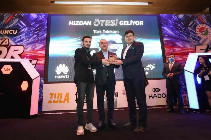 Bakan Çavuşoğlu, E-SPORFEST’in konuğu oldu
