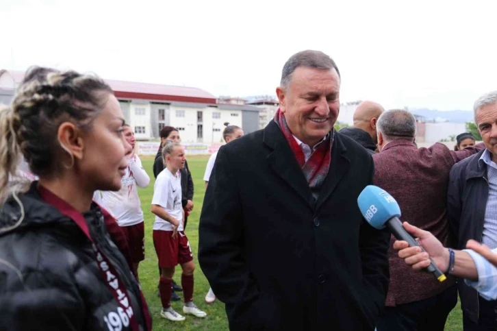 Başkan Savaş: "Kadın futbol takımımız da lige renk katacak"
