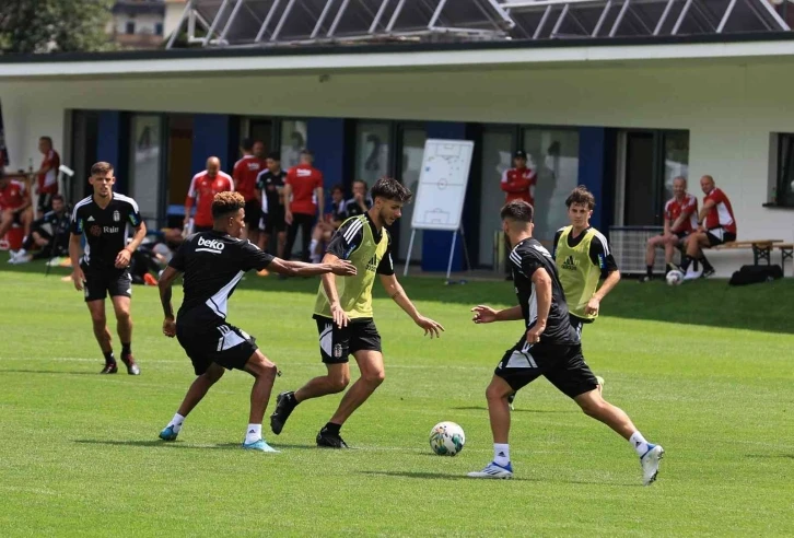 Beşiktaş günün ilk antrenmanını yaptı
