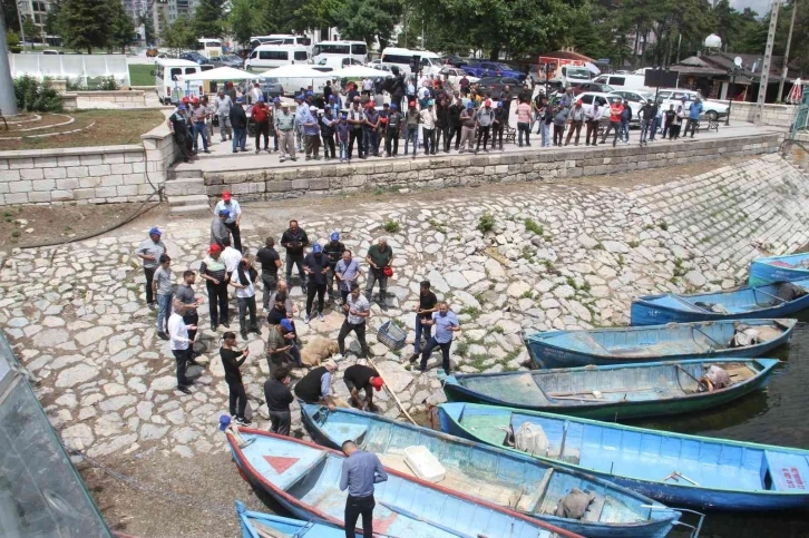 Beyşehir Gölü’nde yeni balık av sezonu dualarla açıldı
