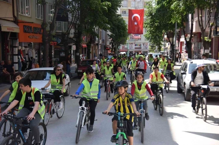 Bilecik’te 19 Mayıs Gençlik Haftası etkinlikleri bisiklet turuyla başladı
