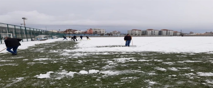 Bilecik’te futbol müsabakalarına kar engeli
