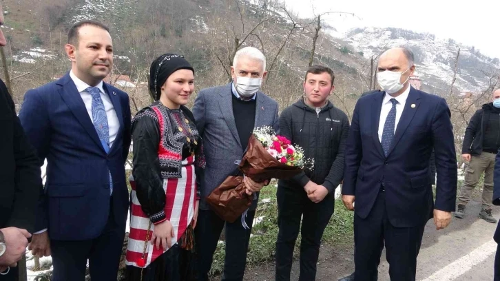 Binali Yıldırım, Kuşköy’de "Kuş dili" ile karşılandı
