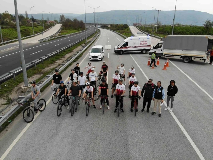 Birinci olabilmek için kilometrelerce pedal çevirdiler
