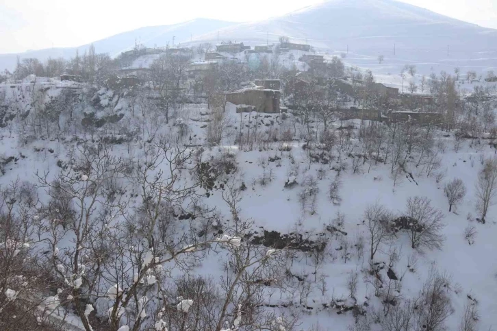 Bitlis’te çığ tehlikesi: 40 ev boşaltıldı
