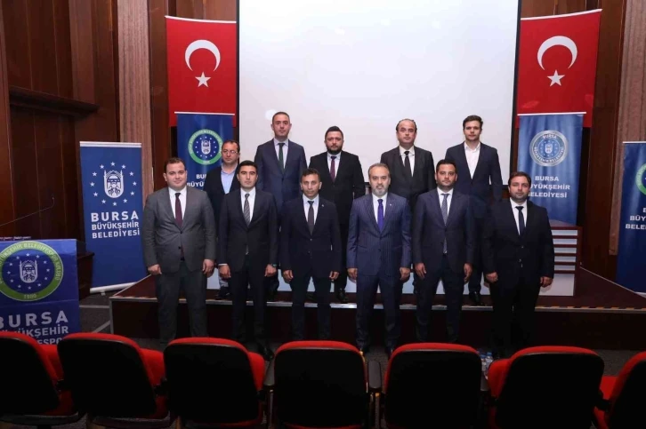 Bursa Büyükşehir Belediyespor Kulübü’nde Gökhan Dinçer güven tazeledi
