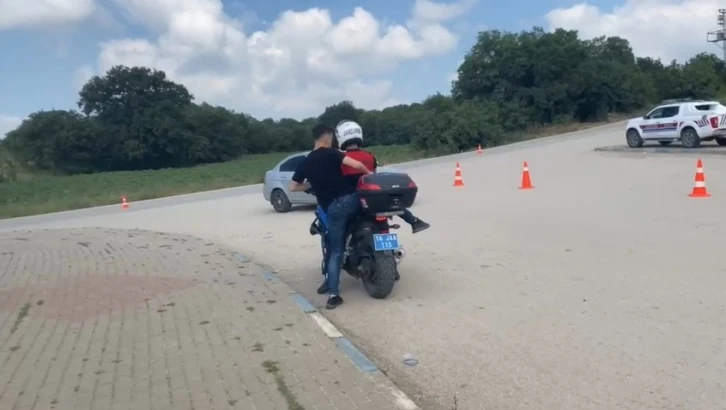 Bursa’da sınava geç kalan öğrenciyi jandarma motorize timi yetiştirdi
