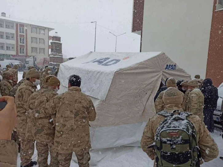 Çaldıran’daki güvenlik korucularına afet eğitimi
