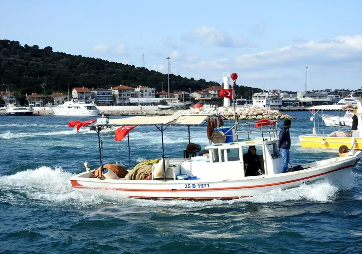 Çanakkale Deniz Zaferi, karada ve denizde kutlandı
