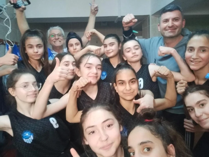 Canik Belediyespor U14 Kız Basketbol Takımı en iyi 8 arasına girdi
