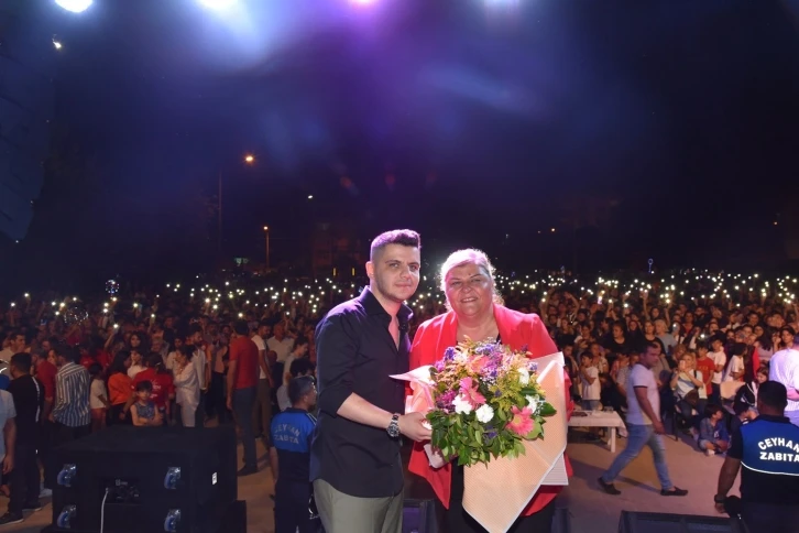 Ceyhan’da öğrenciler YKS öncesi konserle stres attı
