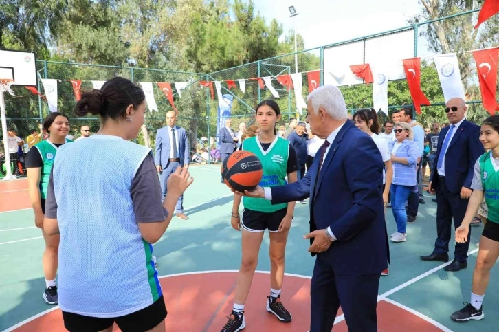 Datça’ya Basketbol ve Voleybol sahası
