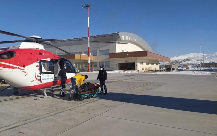 Düşük tehlikesi olan kadın ambulans helikopterle sevk edildi
