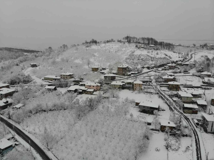 Düzce’de kar yağışı etkili oluyor
