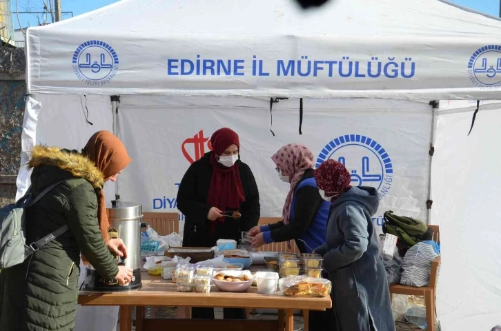 Edirne İl Müftülüğü gençlik çalışmaları kapsamında hayır panayırı düzenledi
