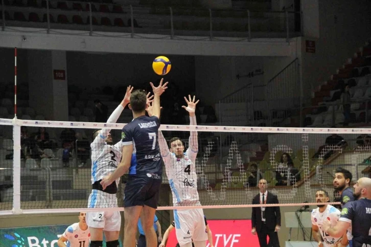 Efeler Ligi: Arkas Spor: 2 - Halkbank: 3
