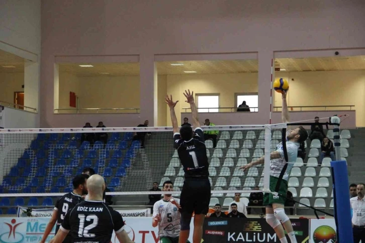 Efeler Ligi: Bingöl Solhan Spor: 3 - Bursa BBSK: 2
