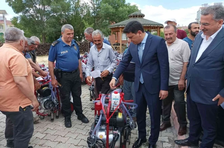 Elazığ’da çiftçilere 385 adet süt sağım makinesi dağıtıldı
