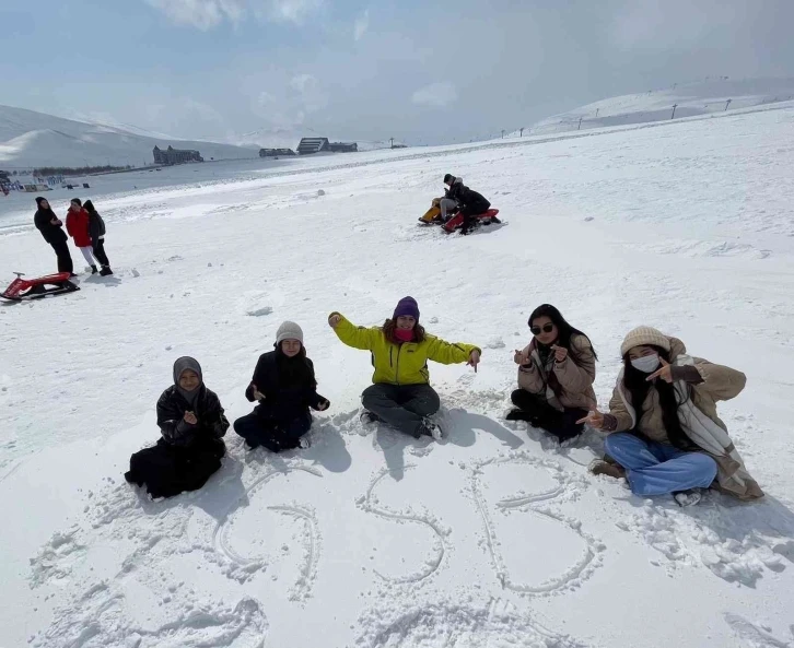 Erciyes Kıbrıslı gençleri ağırladı
