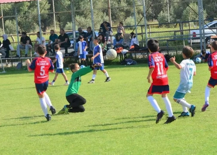 Geleceğin futbolcuları Yunusemre Hazırlık Turnuvasında buluştu
