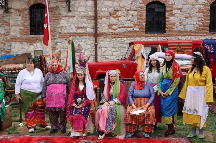 Geleneksel değerleri korumak ve yaşatmak adına düğün canlandırması yapıldı
