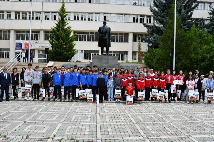 Gümüşhane’de şampiyon öğrenciler ödüllendirildi
