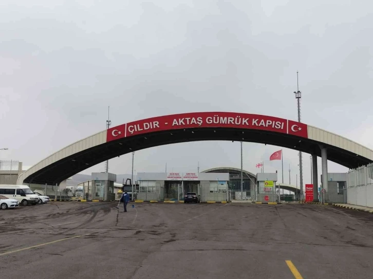 Gürcistan, sınır kapılarının yolcu trafiğine açılışını askıya aldı
