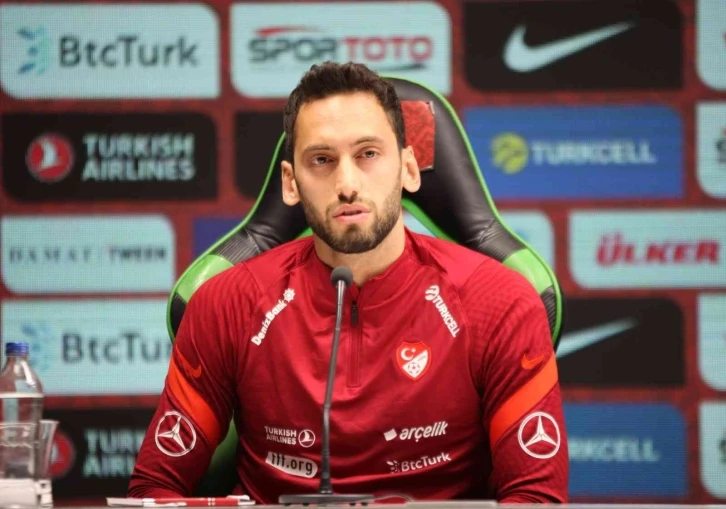 Hakan Çalhanoğlu: "Burak abinin üzüntüsünü kimse şu an hissedemez"
