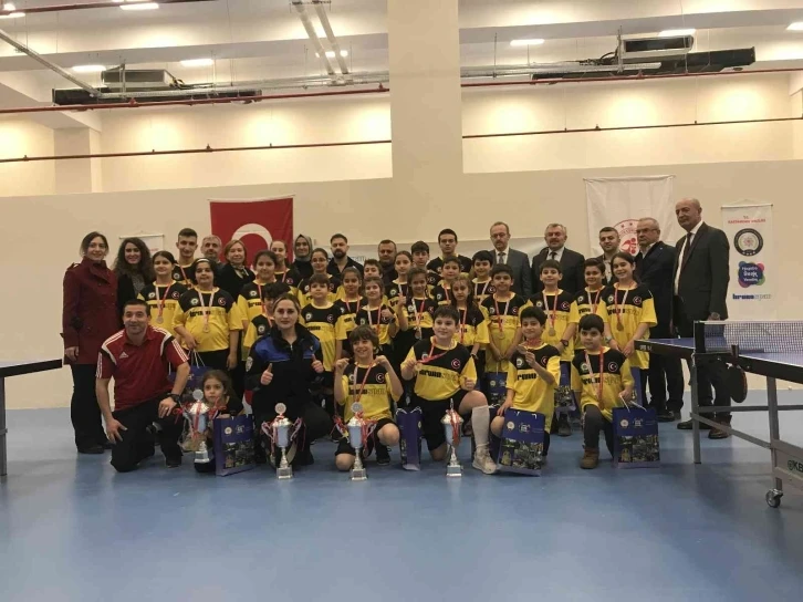 “Hayata Renk Verelim” projesinde başarı gösteren sporculara ödülleri verildi
