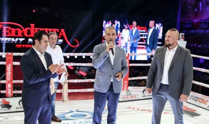 İstanbul’daki dev kickboks galası içen nefesler tutuldu
