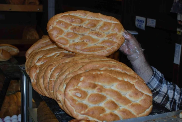 İzmir’de 350 gram Ramazan pidesi 6 TL’den satılacak
