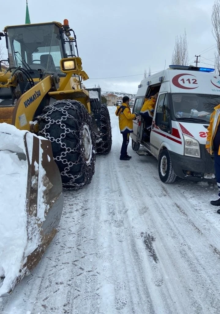 Kalp hastasına karlı yollar açılarak ulaşıldı
