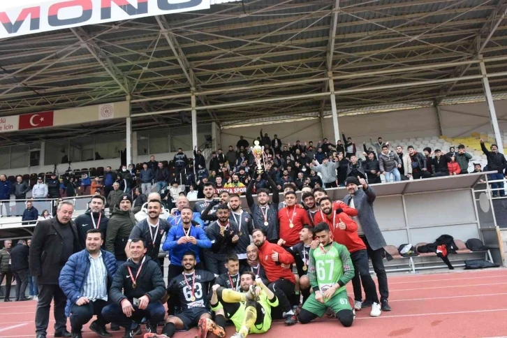 Kastamonu 1. Amatör Lig’de Tosyaspor Ormanspor’u 1-0 yenerek şampiyon oldu
