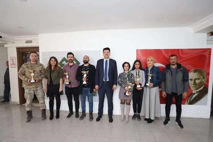 Kaymakam Kurt başarılı sporcuları kabul etti
