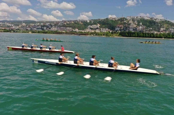 Körfez Kupası Kürek Yarışları’nda kazanan İzmit Sümerspor
