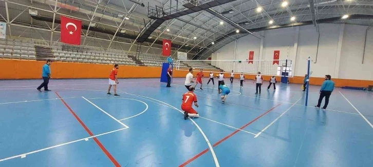 Kurumlar arası voleybol turnuvasına yoğun ilgi
