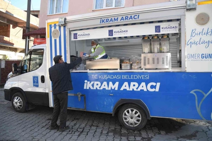 Kuşadası Belediyesi’nin sıcak çorba ikramı Kirazlı sakinlerinin içini ısıttı
